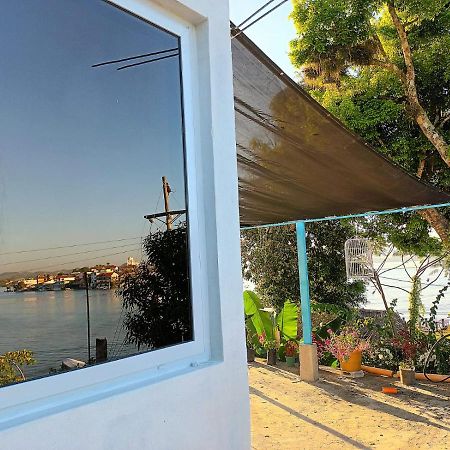 Casa Zoila Hospedaje Frente Al Lago Lakefront Lodging Lejlighed Flores Eksteriør billede